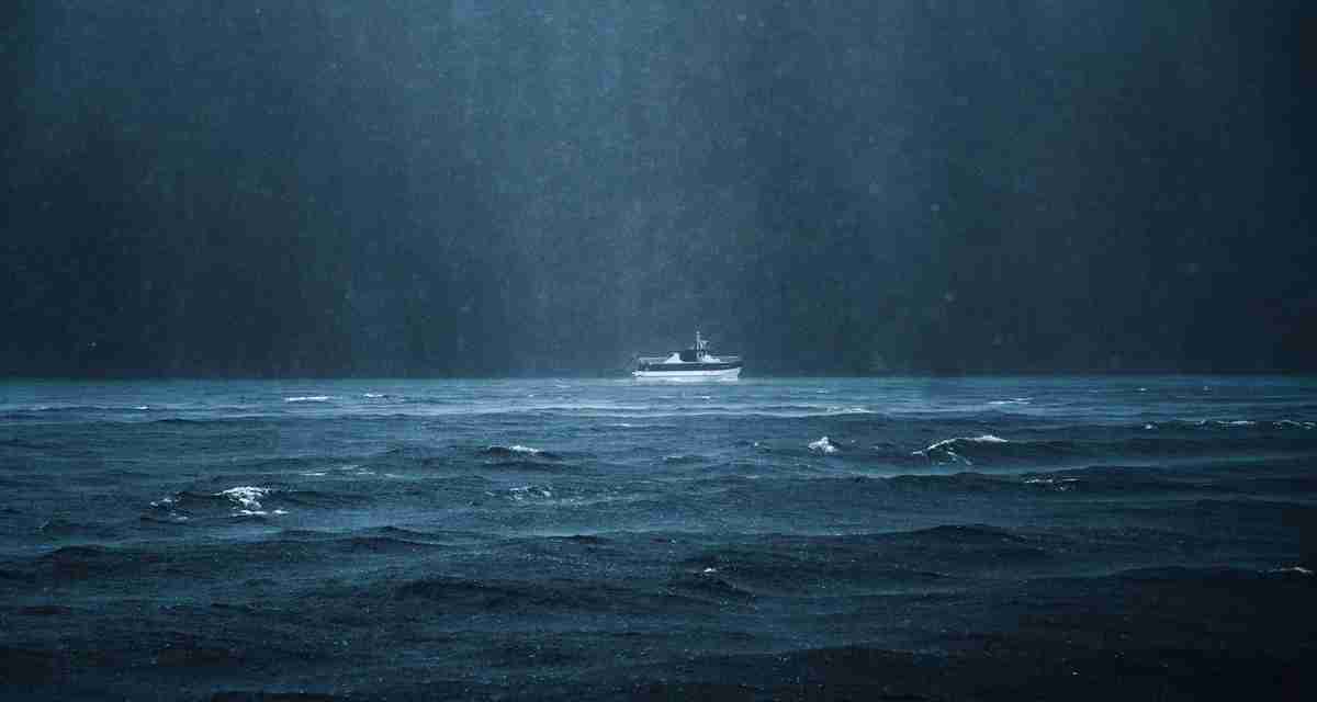 茫茫大海 轮船 海浪