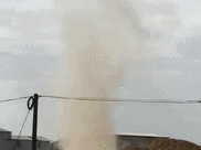 潮汕一沙场惊现 龙卷风 ,现场卷起漫天风沙