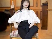 女子满脸胎记从小遭“歧视”,苦练化妆术后,先成知名“网红”!