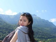 身材高挑的小姐姐包臀裙穿出修长的美腿，宽松的上衣美艳动人