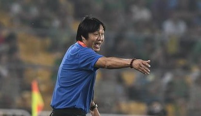 谢峰:上半场表现太差 球队问题多赢球太幸运