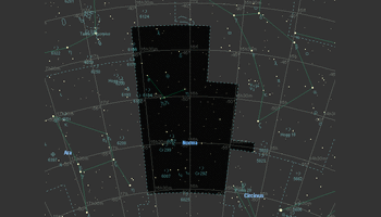 南极座α星(5.4星等,白色)就是南极星,它大约偏离南极1度.