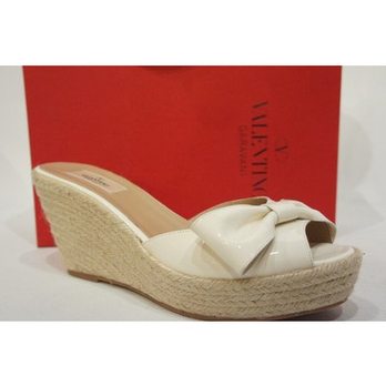 <em>Valentino 女士</em> 时尚休闲鱼嘴坡跟鞋 米黄色 10