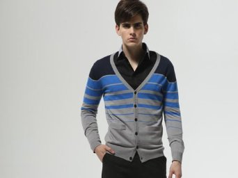 Hunt.city 都市休闲系列时尚雅致V领<em>横条纹</em>长袖