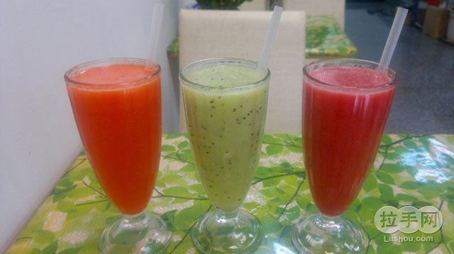 仅售6.5元,市场价8元的开心吧鲜榨果汁饮品1杯