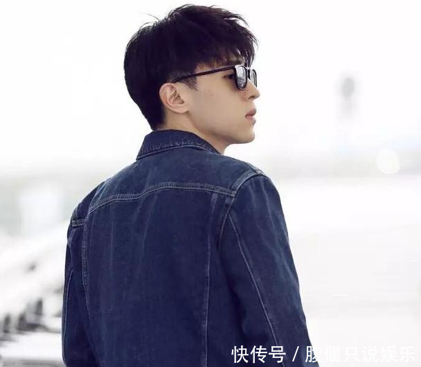 王俊凯的背影照、蔡徐坤的背影照、而我最喜欢