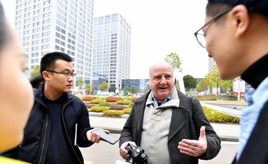 外媒赞叹中国高铁全速前进!外国人感叹中国发