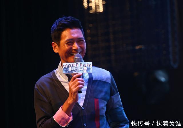 他曾当服务员被客人骂哭,他一贫如洗,娱乐圈身