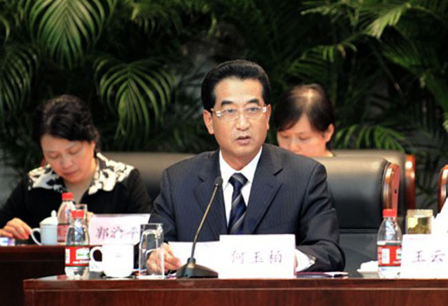 历任大足县委书记,重庆市体改委副主任,党组副书记,重庆市委研究室