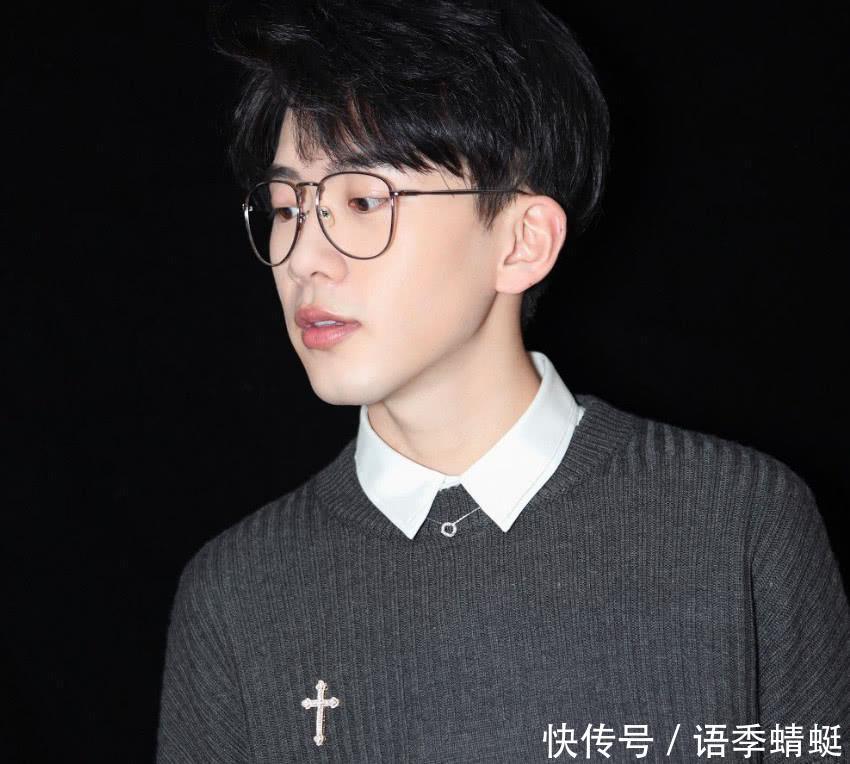 有一种情头叫章若楠费启鸣,同框照让人看见就