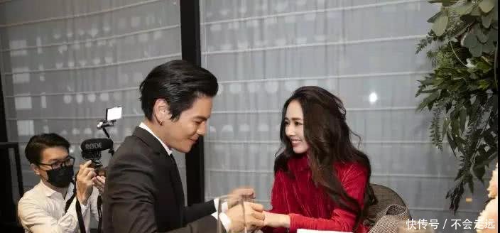 向太辟谣向佐求婚郭碧婷戒指上刻字,透露对准