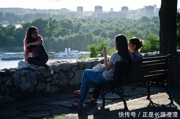 欧洲首个对中国免签的国家，消费水平低，美女众多