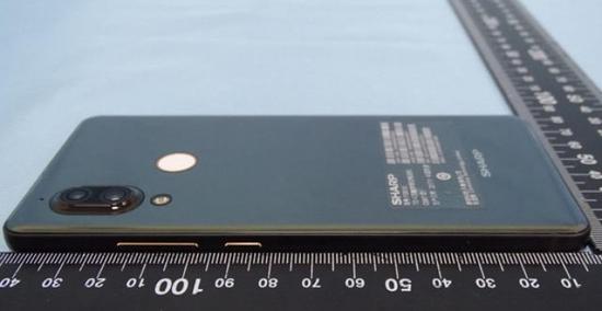 夏普Aquos S3全面屏手机真机现身:后置双摄