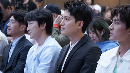 《青春斗》北京发布会 刘帅良表白郑爽:没恋爱