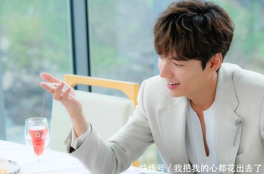 蓝色大海的传说演员名单 t01044055c29af02ef9.png