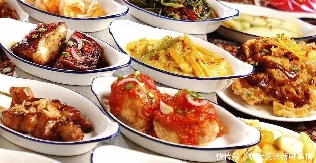 乌节路是美食藏身的地方,也是外国荟萃的聚居盛博美食广场苏州图片