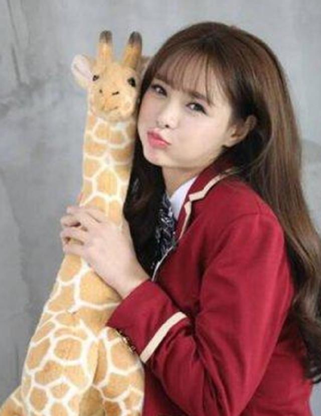 12星座代表的校园女神,天蝎座是迪丽热巴,你的