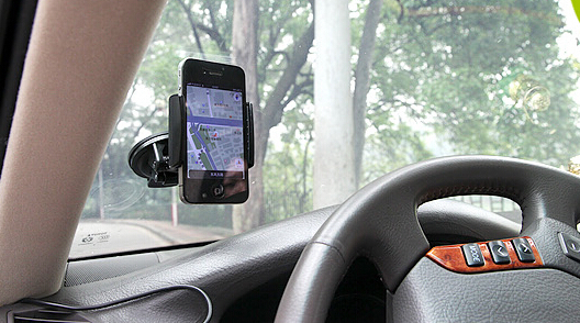 手机导航支架安在汽车玻璃的什么位置好_360