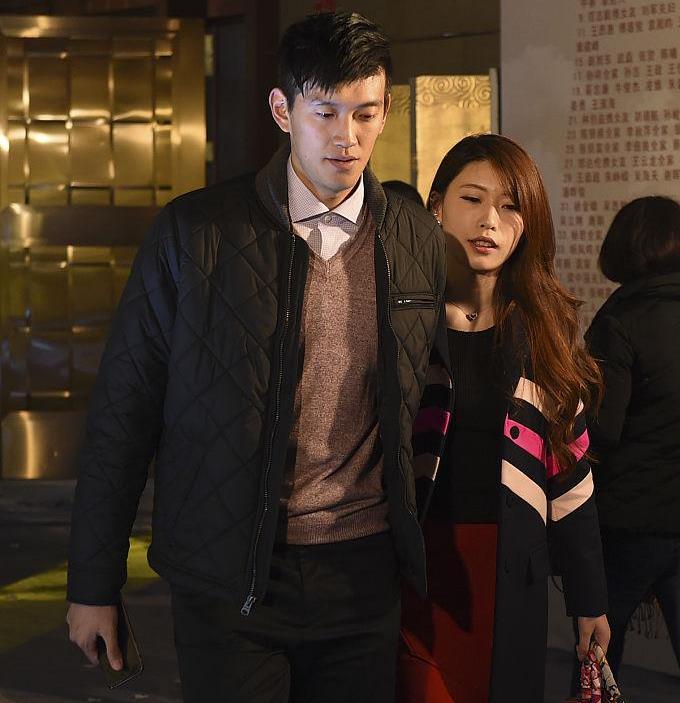 东亚杯中日大战即将上演 中日国脚太太团场下