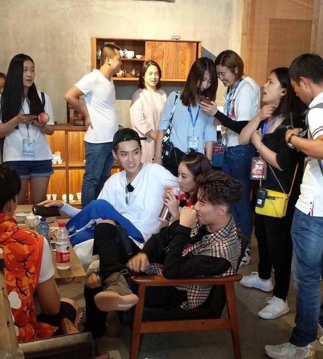 吴亦凡和赵丽颖真的在一起了吗?看看这几张图