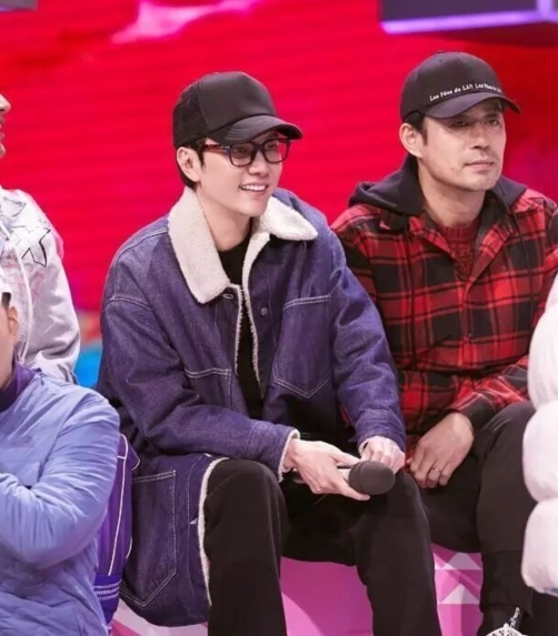 鹿晗带关晓彤韩国旅游,两人同享一件衣服,不止