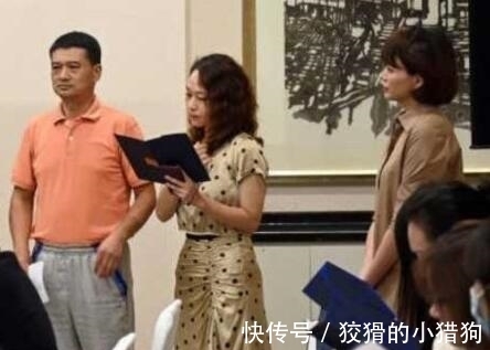 董卿回归《朗读者》 好久没出现的董卿瘦了不少
