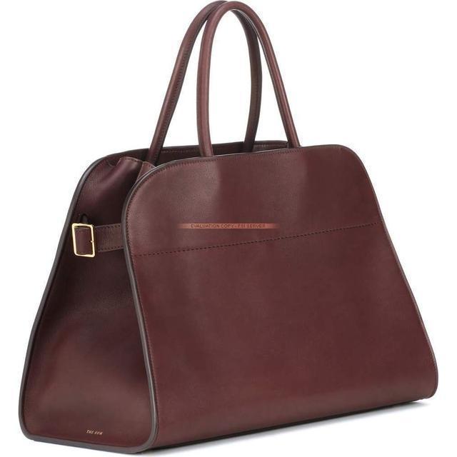 离婚的中年带娃女人没未来她46岁三个娃却活