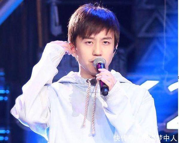 网友感慨邓超逆生长 与鹿晗合影比鹿晗还年轻