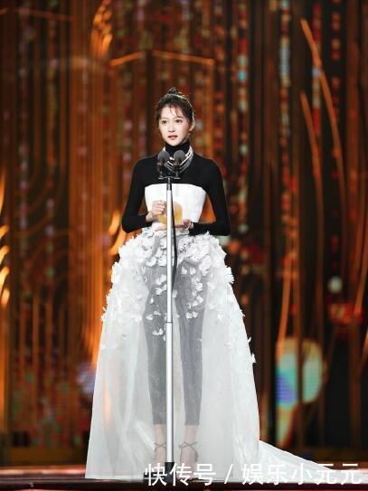 关晓彤恋爱后频出失败的造型,到底怎么了?