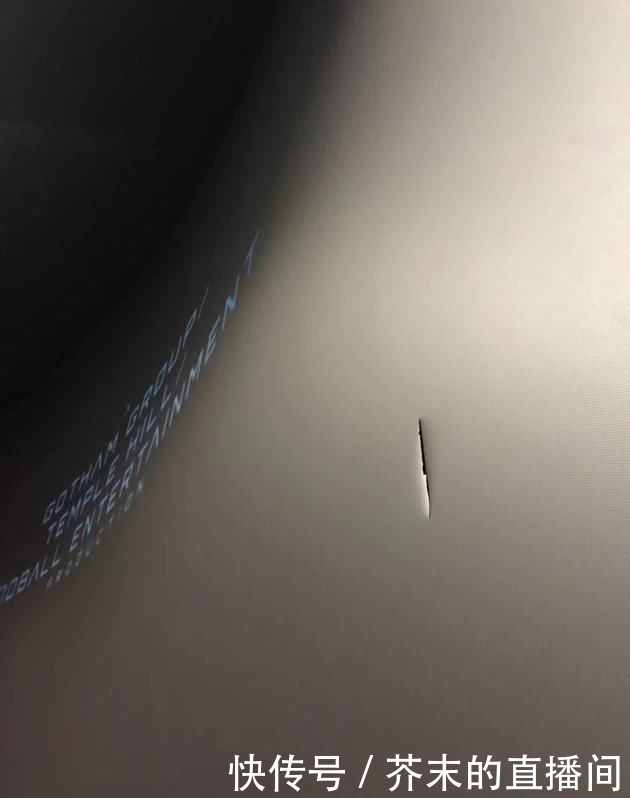 IMAX银幕被划破,电影院损失上百万,网友:难怪