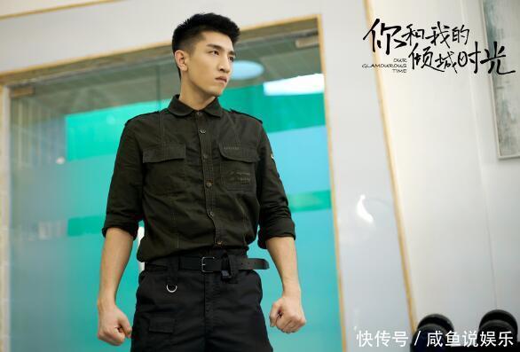 赵丽颖躺金瀚怀中,谁注意金瀚的手了真实人品