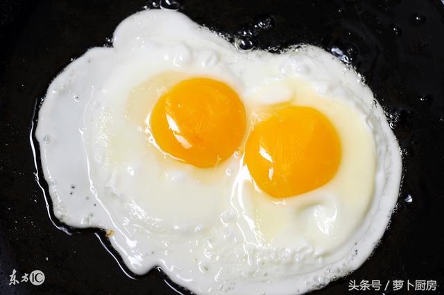 为什么鸡蛋会有双蛋黄?专家:鸡吓到或者是鸡吃