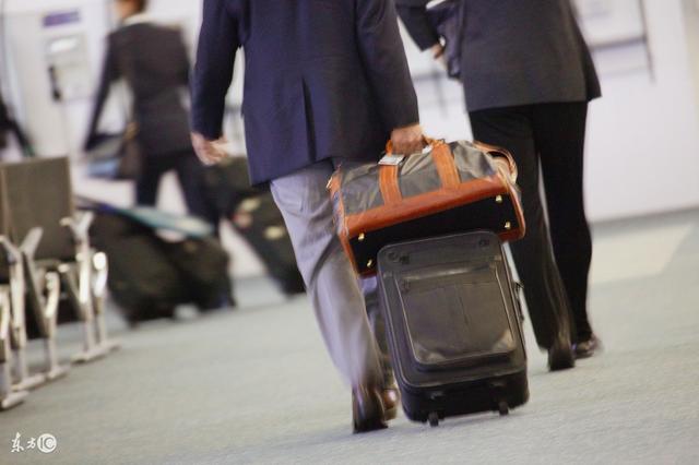 大学生毕业找不到工作,无奈进厂想做普工,不久