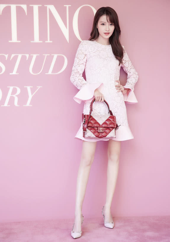 孙怡换了一个妆容,从甜美女孩变禁欲系女王,董