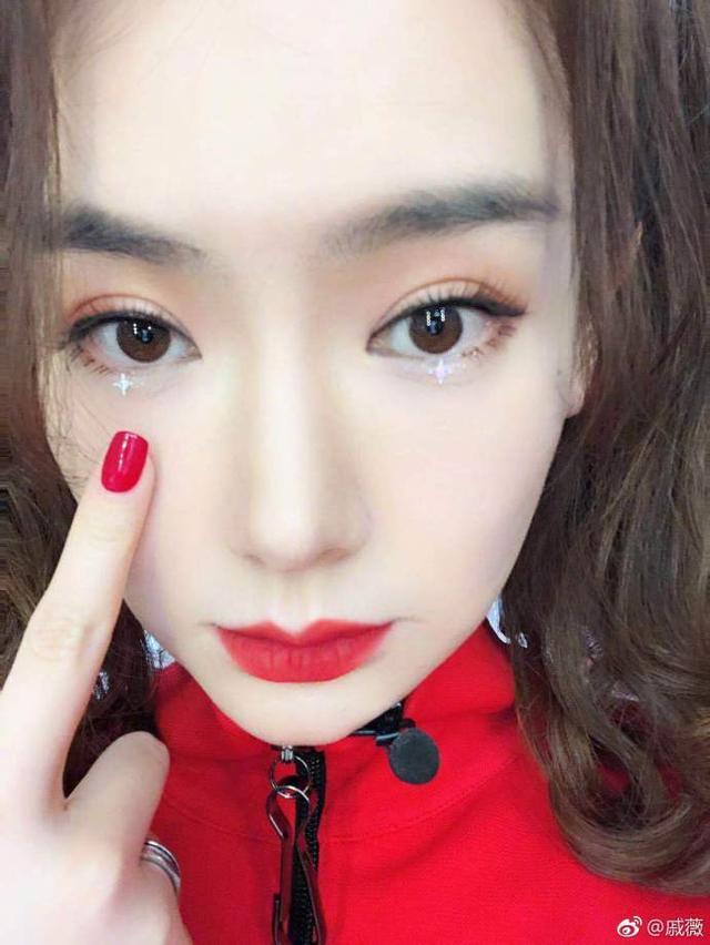 戚薇微博发了三个字,引来粉丝的心疼只有两秒