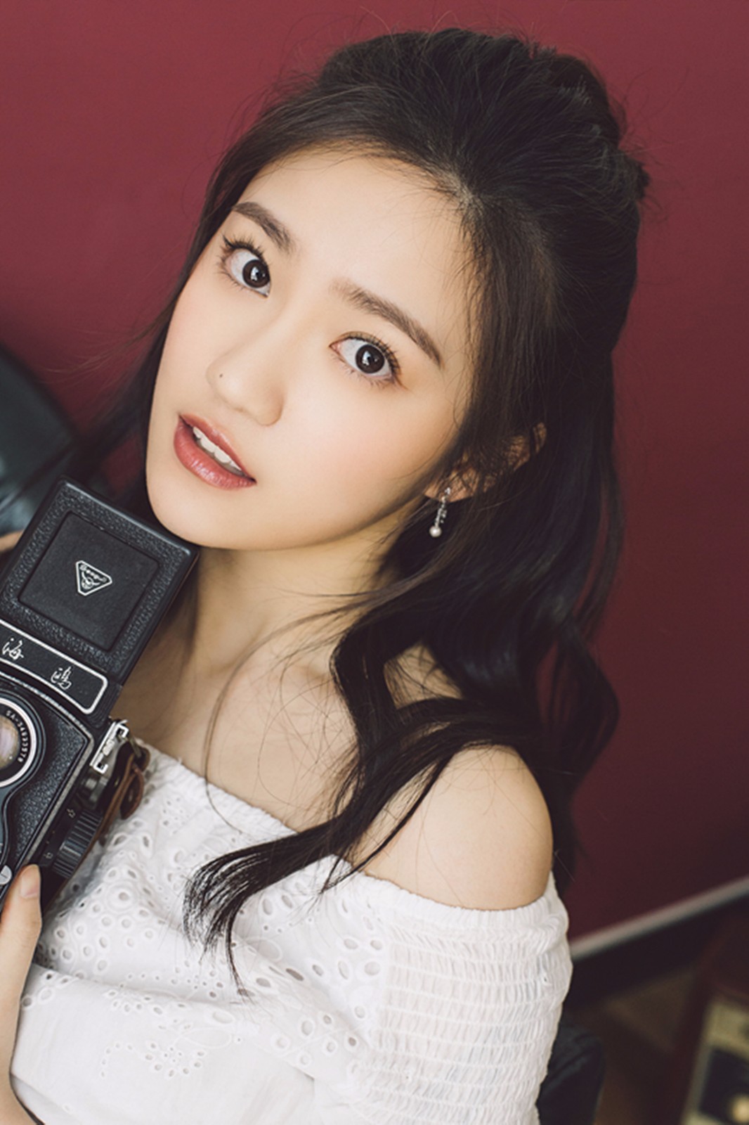 汤梦佳全新写真曝光 温婉灵动尽展迷人魅力