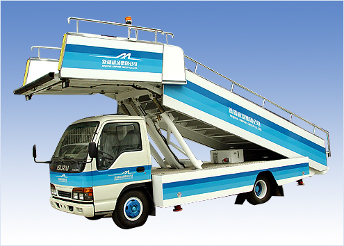 部分机场里,用来登机的那种背着楼梯的汽车叫