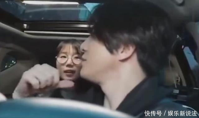 薛之谦遇到假粉,唱着《丑八怪》却表白张艺兴