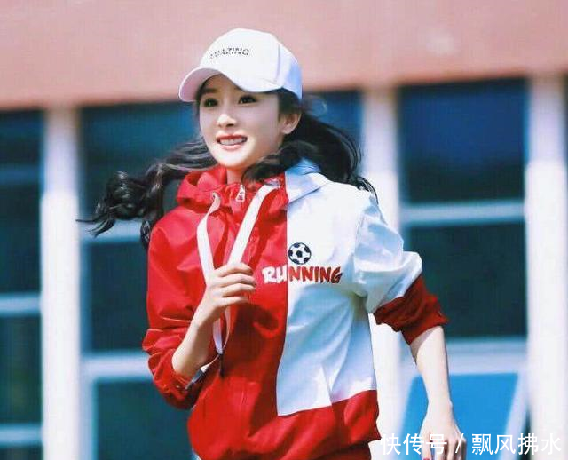 《奔跑吧》杨幂化身足球女将,鹿晗与菲戈合影