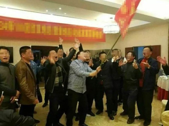 退伍老兵聚会,一个战友手机不知去向,我捡到看