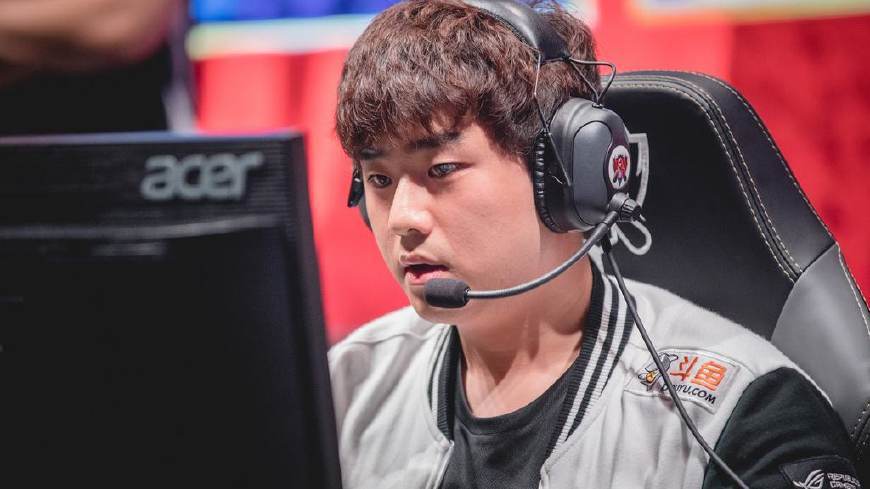 Bang再次评价UZI,世界第一ADC?赢了MSI再说