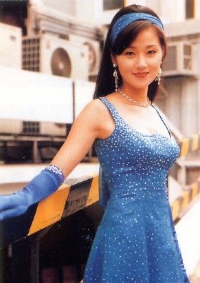 香港第一长腿美女，曾与甄子丹相恋四年，后来闪婚嫁给编剧