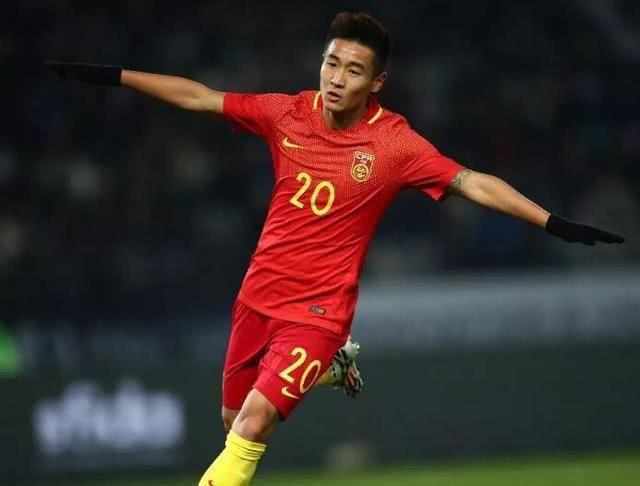 国足对阵巴林首发曝光:恒大7将领衔,国安上港