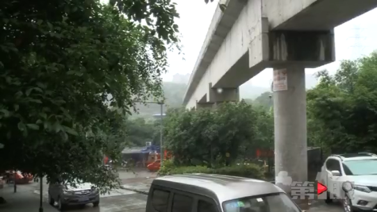 \"天桥\"建成无法行走? 原是高压线缆跨河隧道