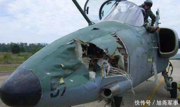 航展上20吨战机表演 1200公里时速被拦腰撞断