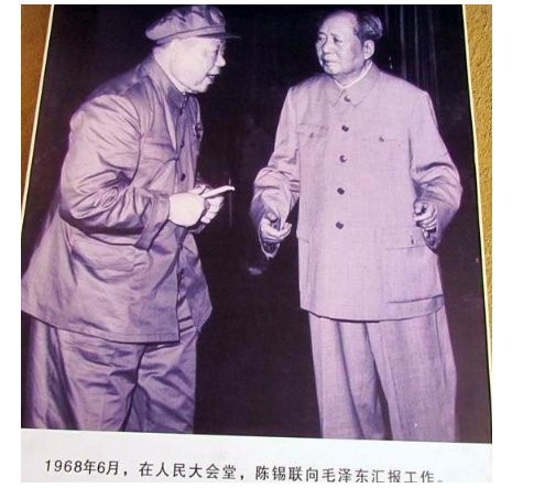 身为开国上将他生活奢靡,曾用金砖垫床,毛主席临终前选他为军事