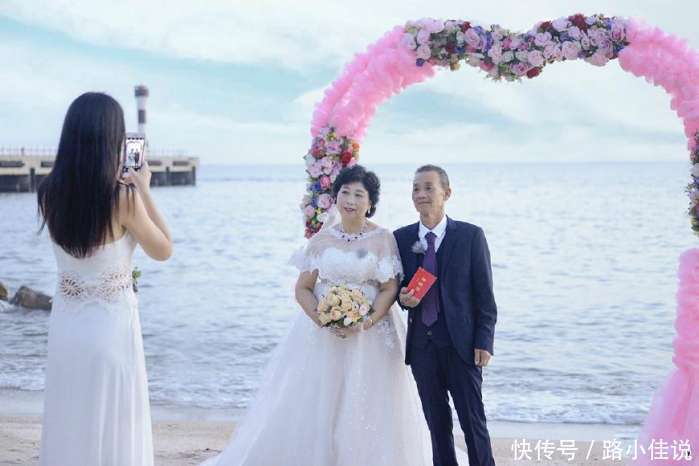 柳岩父亲去世, 悲痛之余她发文感谢探望的好友