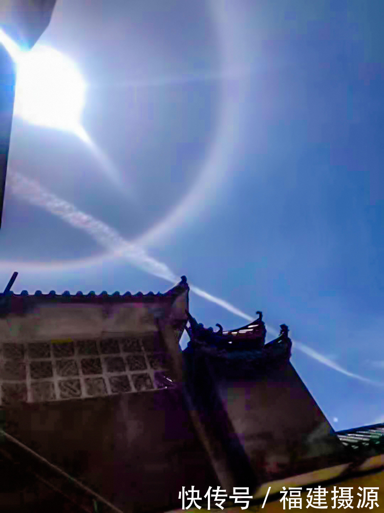 日晕三更雨,月晕午时风,在福州上空极罕见出