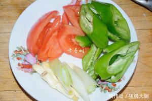 逢年过节百吃不厌的一道菜“红烧茄子”其实做法很简单!