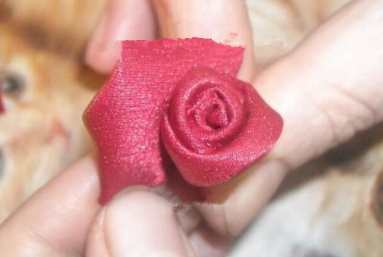 布艺丝带玫瑰花的手工制作教程